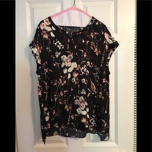 Banana Republic Tops - Banana Republic short sleeve pattern top Banana Republic Tops - Banana Republic short sleeve pattern top
